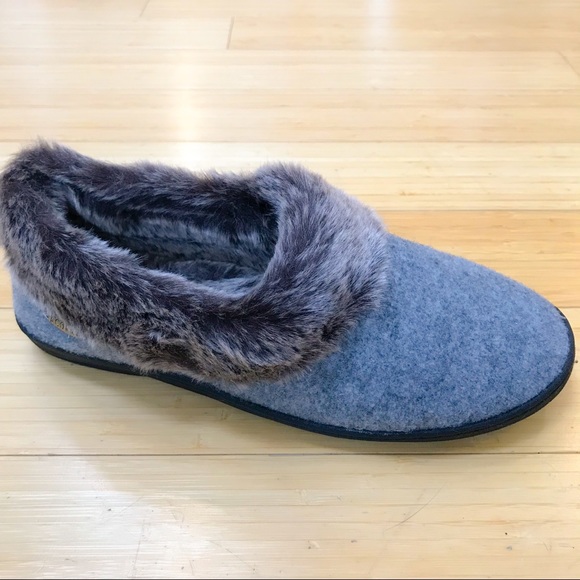 acorn ladies slippers